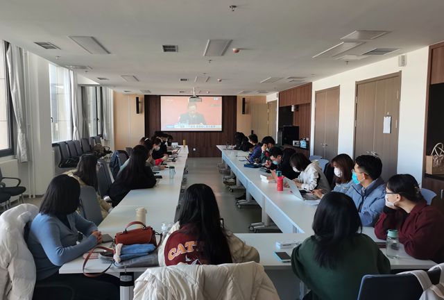 best365官方网站观看十九届六中全会新闻发布会-良乡学生会场_副本.jpg