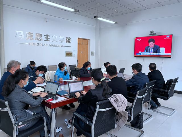 best365官方网站观看十九届六中全会新闻发布会-中关村教工会场1_副本.jpg